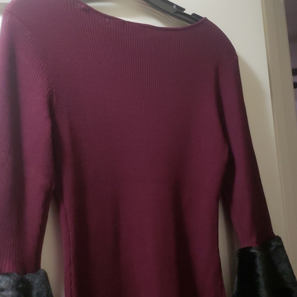 Nina Leonard wine with black dress - Picture 6 of 7